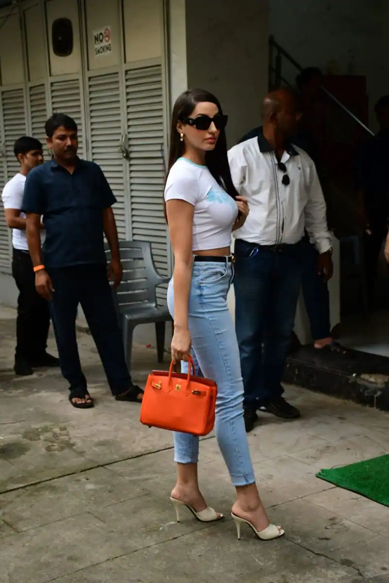 Nora Fatehi Colourblocks Her Way In A White Tee, Blue Jeans And A Fiery  Orange Rs 8 Lakh Hermes Birkin Handbag