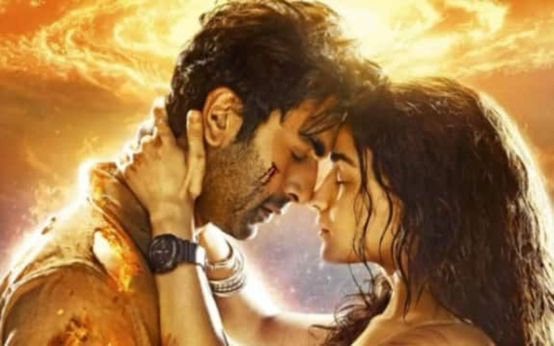 Ranbir Kapoor And Alia Bhatt Kiss Scene On Brahmastra Trailer Is Loving By Fans