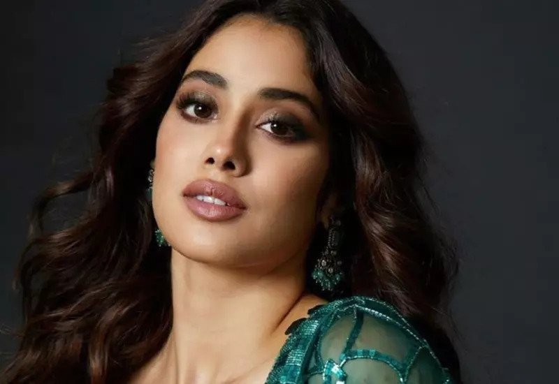 Janhvi Kapoor completely drunk brutally trolled for not seeing driver car