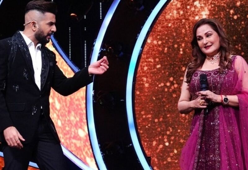 Jaya Prada Emotional on Set of Indian Idol Season 12 - See VIDEO