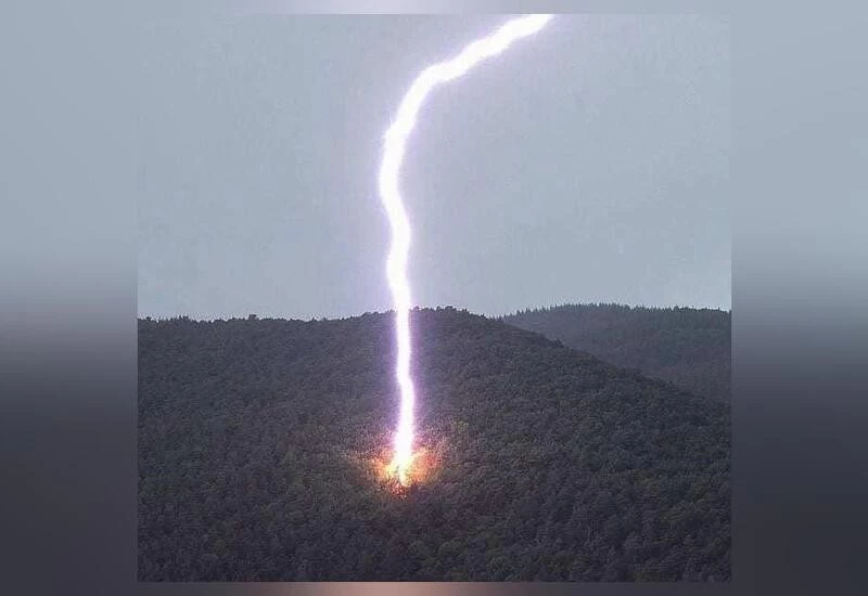 Pic showing lightning bolt striking side of a mountain in US goes viral