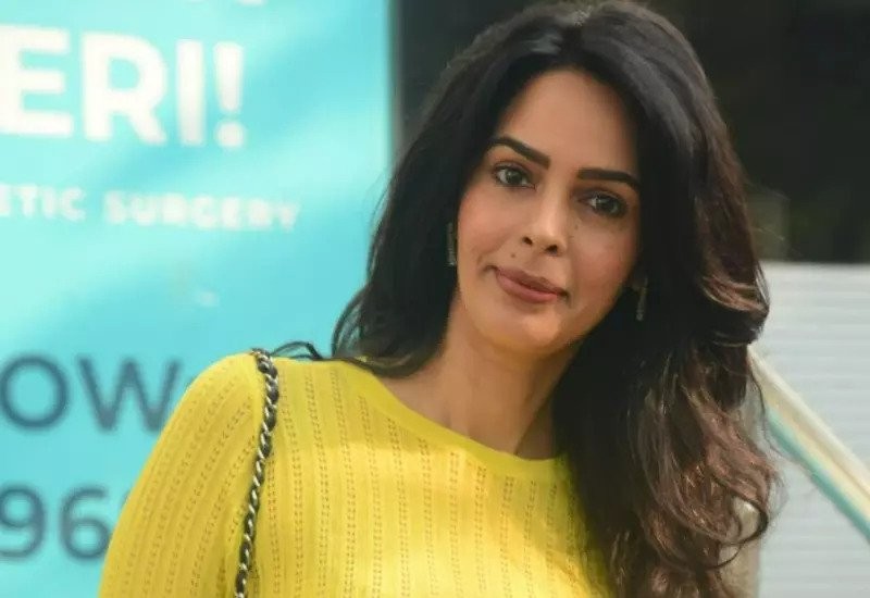 Mallika Sherawat posts beautiful pictures in saree which are trending on instagram

 | Tech Reddy