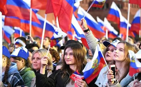Russia Economic Crisis: Massive Cash Withdrawals and Capital Flight Strain War Economy