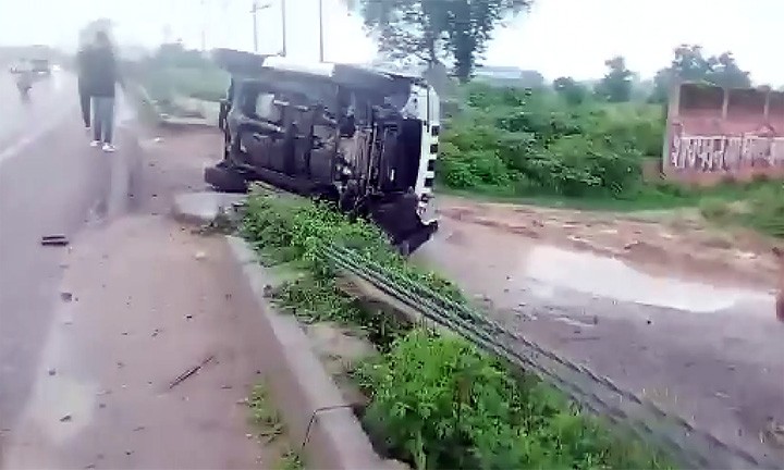 Car carrying Dubey overturned as driver tried to avoid herd of cattle: STF