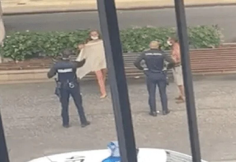 Nudist Couple Of The Day - Couple in front of the school started having sex in broad daylight, police  was called