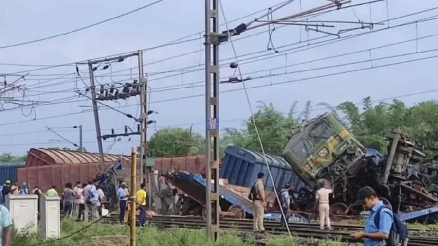 Train Accident: The goods train driver had fallen asleep! Could not see ...